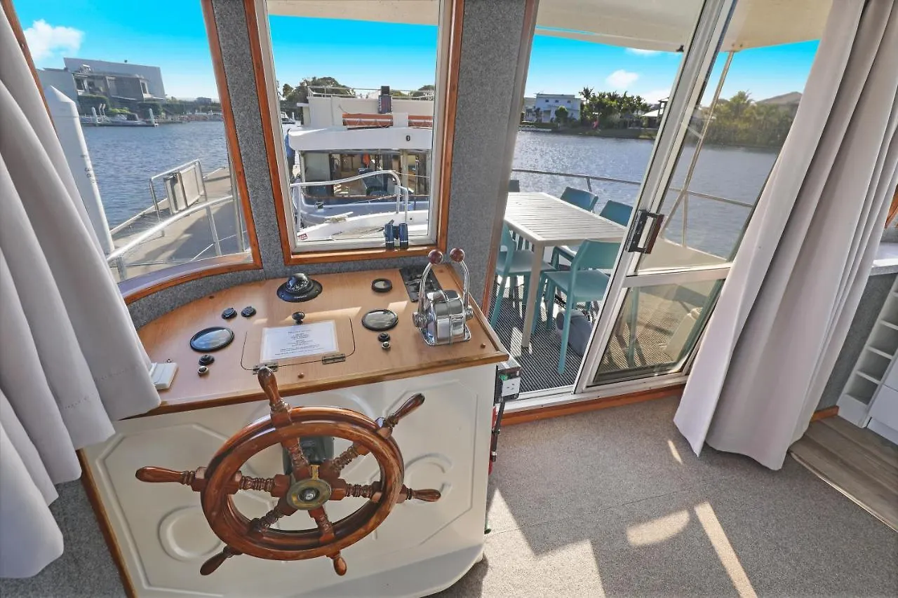 Отель Caloundra Houseboats Pelican Waters