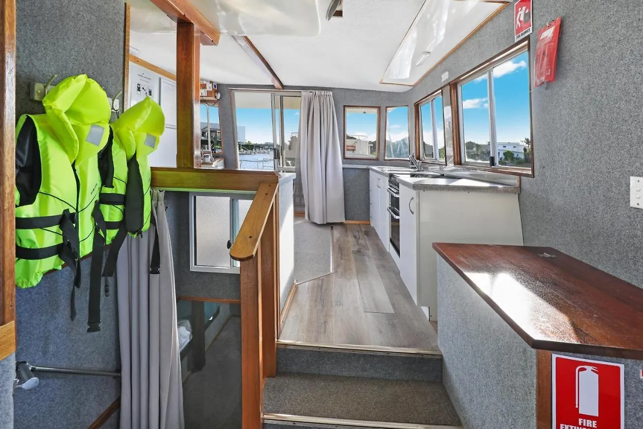Отель Caloundra Houseboats Pelican Waters 0*,