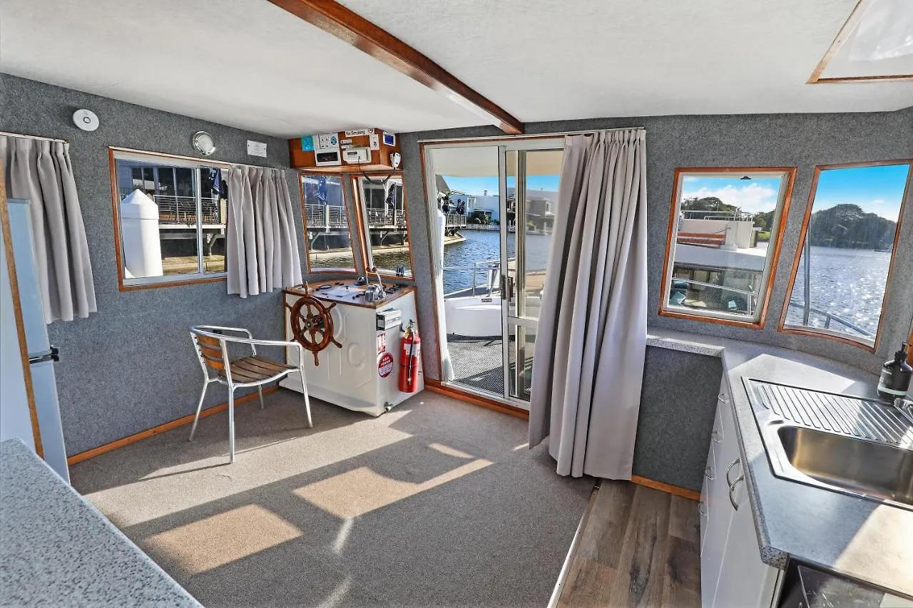 Hotel Caloundra Houseboats Pelican Waters
